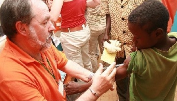 ABC entrevista al Dr. Alfonso Carmona sobre la nueva campaña de vacunación en Costa de Marfil