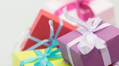 ¿Reciben los niños demasiados regalos?