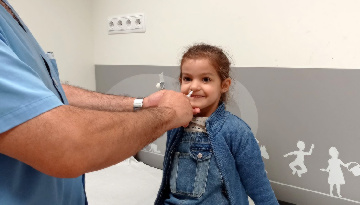 Los pediatras destacan la importancia de vacunar a los niños contra la gripe por la dificultad de diferenciar sus síntomas de los de la Covid-19