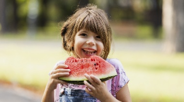 10 consejos de expertos para combatir el sobrepeso infantil en verano