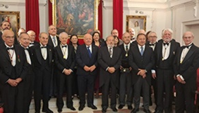 El Dr. Alfonso Carmona Martínez recibe la Medalla de la Fundación Real Academia de Medicina y Cirugía de Sevilla