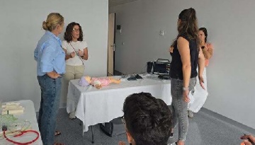 La Dra. María José Lirola lidera la formación sobre soporte vital pediátrico y neonatal en el Hospital Quirónsalud Campo de Gibraltar
