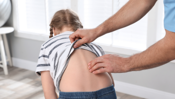 Grupo IHP, a través de Orthopediátrica, pionero en ofrecer en Andalucía la prueba genética que evalúa el riesgo de escoliosis idiopática del adolescente